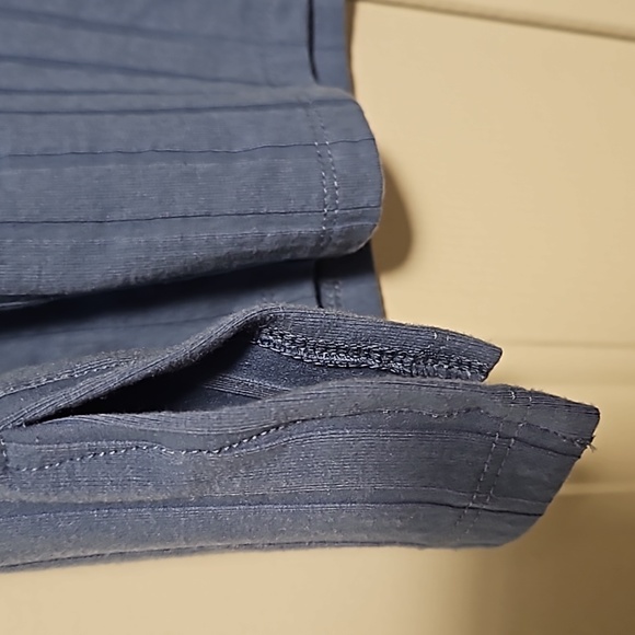 💖$5 add to bundle NWOT blue tank top with open back💖 - Picture 3 of 5